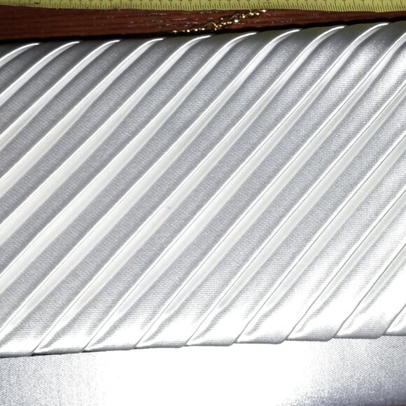 Dyeable White Clutch Purse with Option to Wear as an Over the Shoulder Purse - Picture 3 of 9